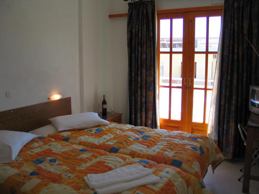 George'S Apartment Agia Marina  Rom bilde