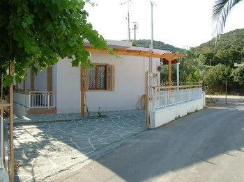 George'S Apartment Agia Marina  Eksteriør bilde